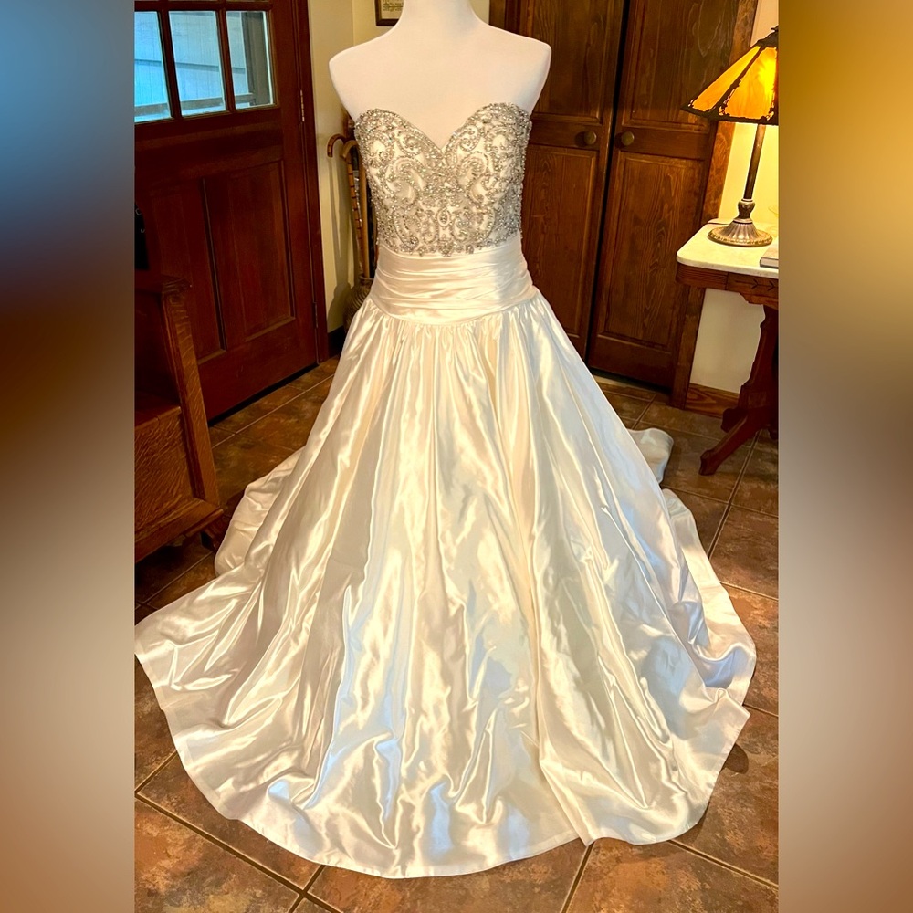 WEDDING DRESS FOR SALE!!